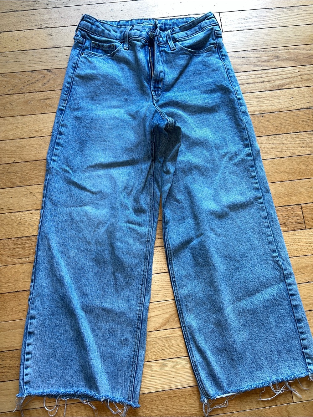 Old Navy Extra High-Rise Cropped Wide Leg Denim Jeans- size 6 petite